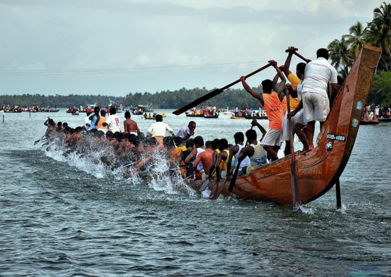 Sree narayana jayanthi boat race in kerala