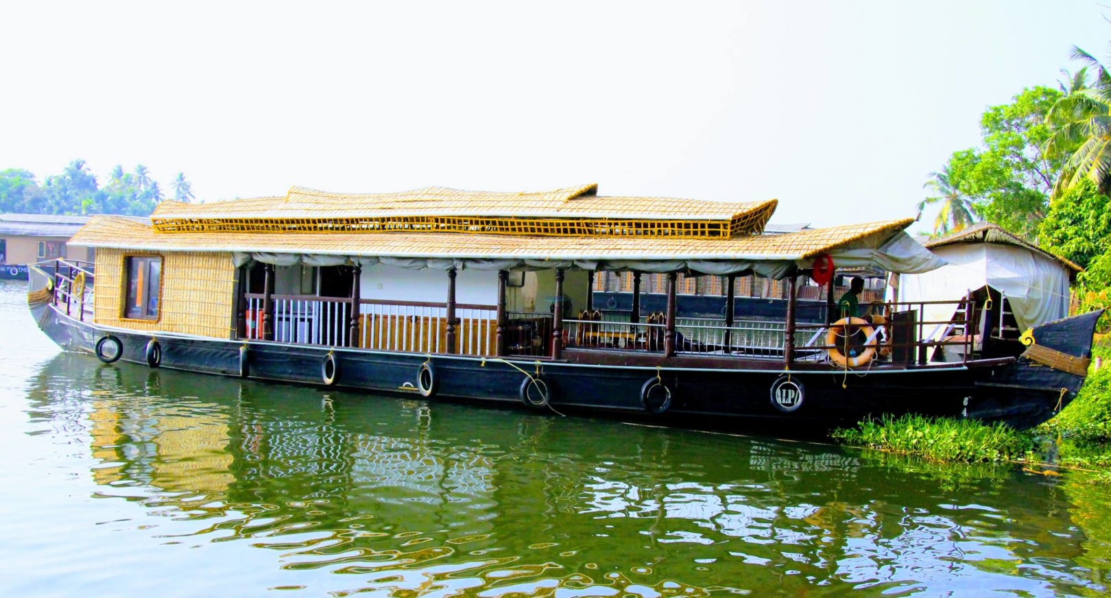 1 Bedroom AC Houseboat Alleppey Alleppey Houseboat Club